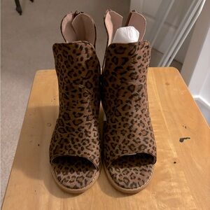 Jokingly Animal Print Zip Up Ankle Booties Size 7 never worn